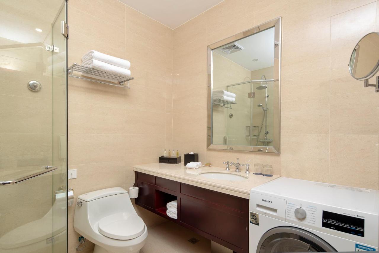 Hotel Doubletree By Hilton Jing'an 5*
